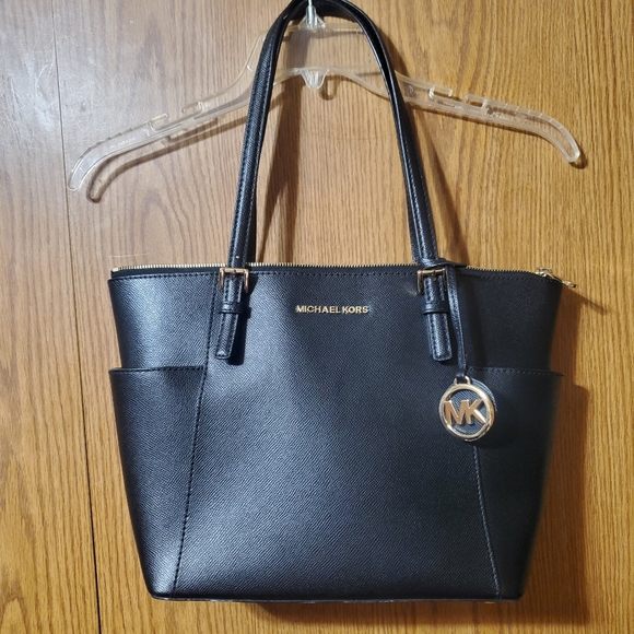 Michael Kors Handbags - Like New michael kors black leather